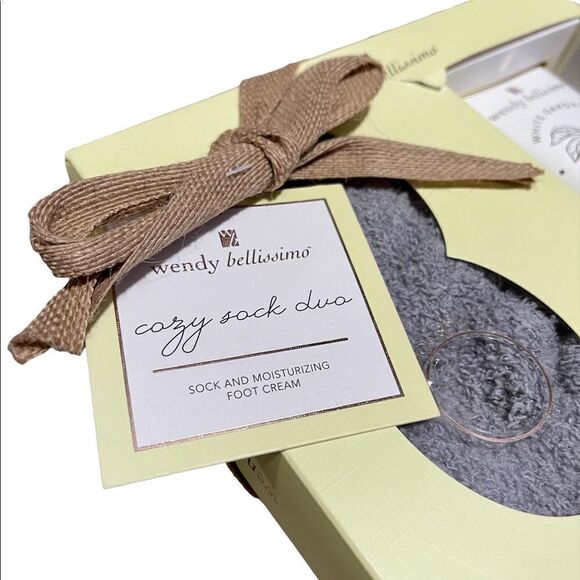 Wendy Bellissimo Cozy Sock & Moisturizing Foot Cream Duo - Picture 2 of 4